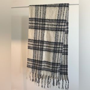 For Free！Cozy Plaid Scarf Hollister